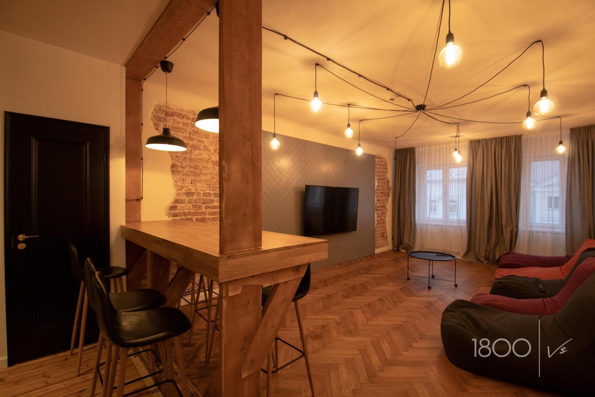 1800 By Vince Stay - Private Rooms In Town Hall Square Тарту Экстерьер фото